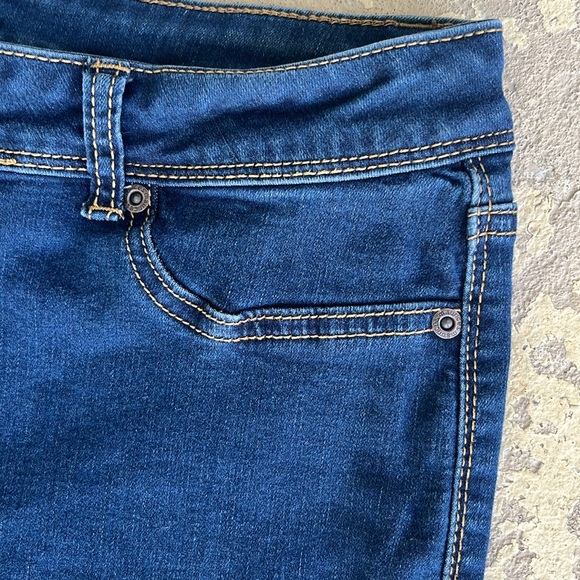 Like new dark wash Maurice’s jeggings - Picture 2 of 13